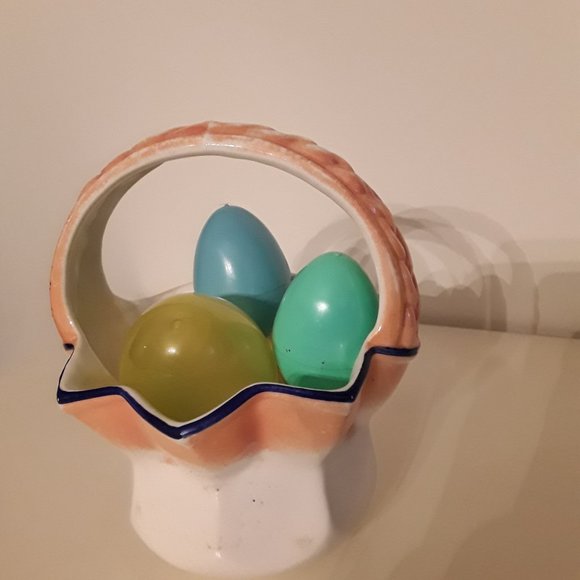 Vintage Ceramic Basket with Handle - Made in Czechoslovakia - Picture 3 of 4